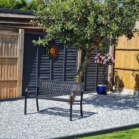 A Bright And Spacious Gem Staines-upon-Thames Ngoại thất bức ảnh