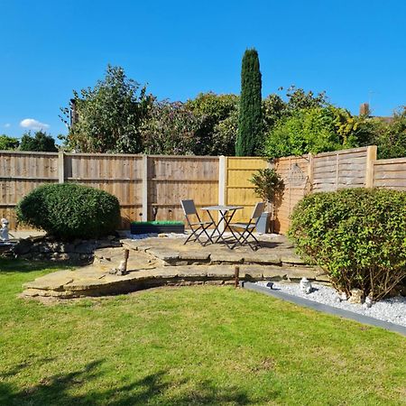 A Bright And Spacious Gem Staines-upon-Thames Ngoại thất bức ảnh