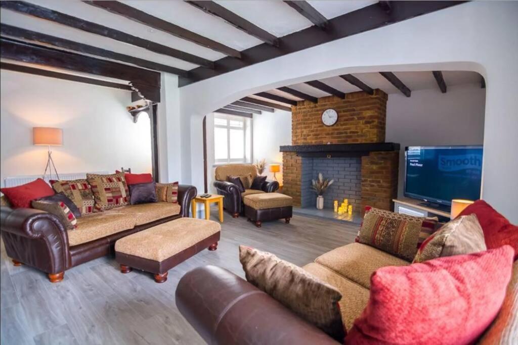 A Bright And Spacious Gem Staines-upon-Thames Ngoại thất bức ảnh