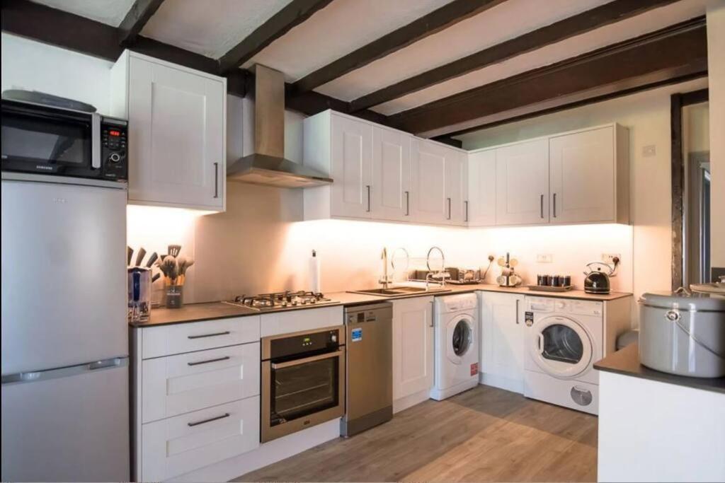 A Bright And Spacious Gem Staines-upon-Thames Ngoại thất bức ảnh