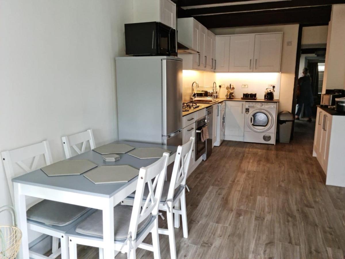A Bright And Spacious Gem Staines-upon-Thames Ngoại thất bức ảnh
