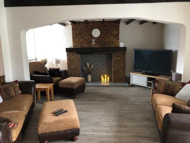 A Bright And Spacious Gem Staines-upon-Thames Ngoại thất bức ảnh