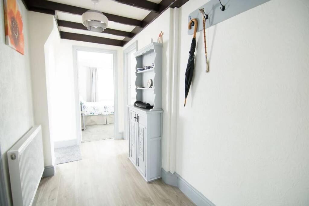 A Bright And Spacious Gem Staines-upon-Thames Ngoại thất bức ảnh