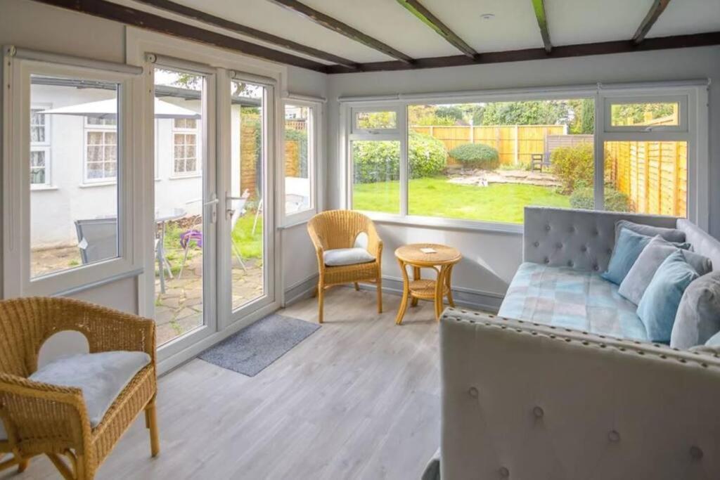 A Bright And Spacious Gem Staines-upon-Thames Ngoại thất bức ảnh