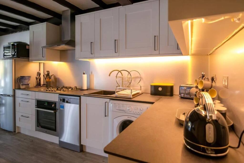 A Bright And Spacious Gem Staines-upon-Thames Ngoại thất bức ảnh