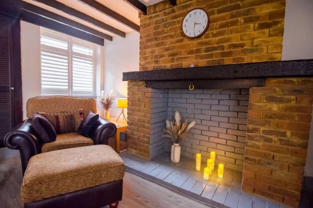 A Bright And Spacious Gem Staines-upon-Thames Ngoại thất bức ảnh
