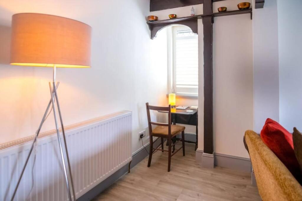 A Bright And Spacious Gem Staines-upon-Thames Ngoại thất bức ảnh