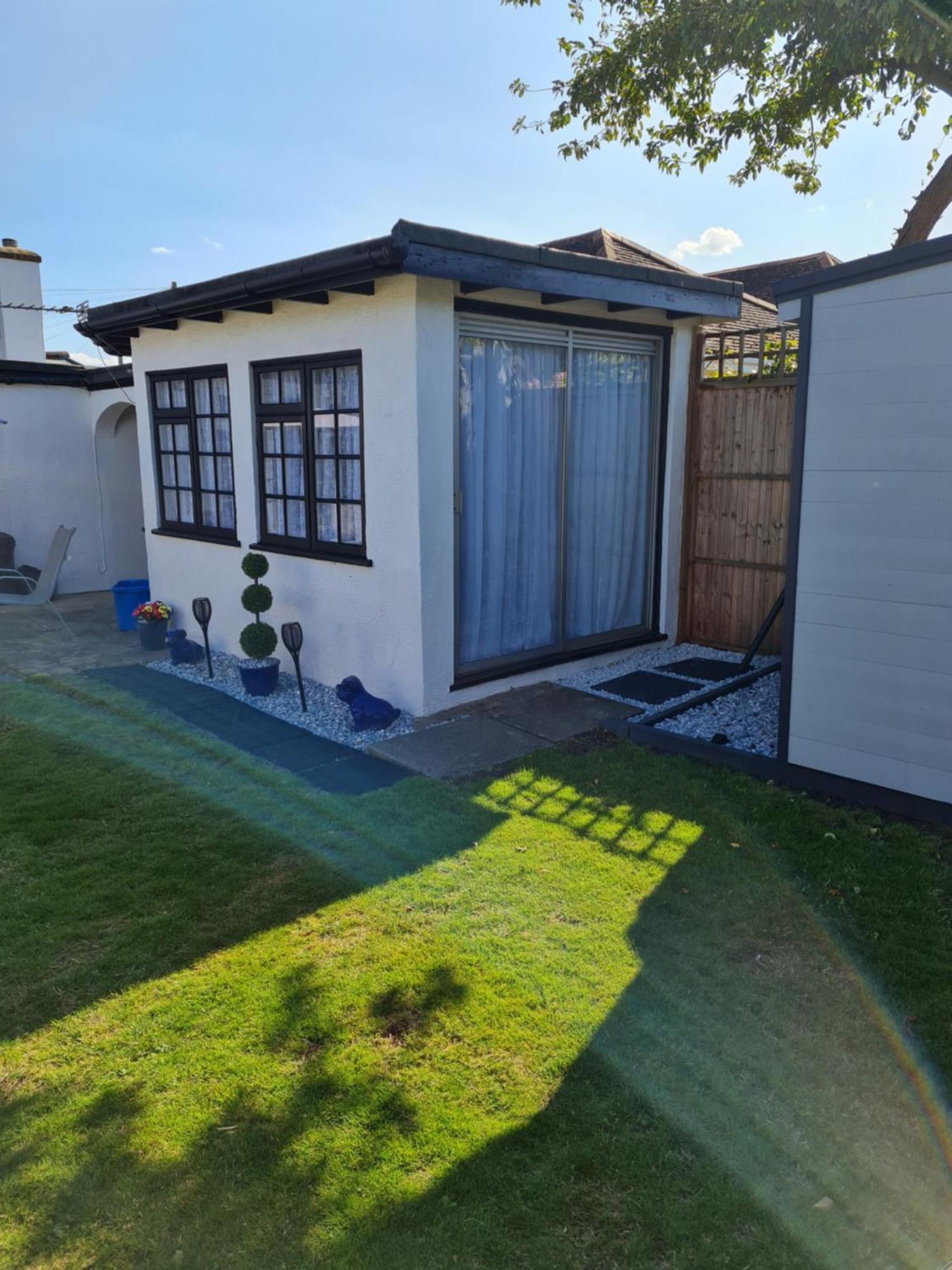 A Bright And Spacious Gem Staines-upon-Thames Ngoại thất bức ảnh